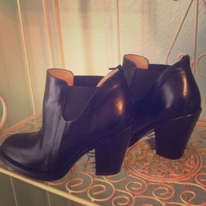 Lucchesse black leather ankle boots